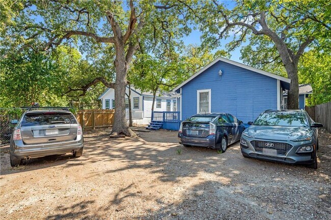 Building Photo - Upgraded and ready 5 bed 2 bath home next door to the 3 bed 2 bath home