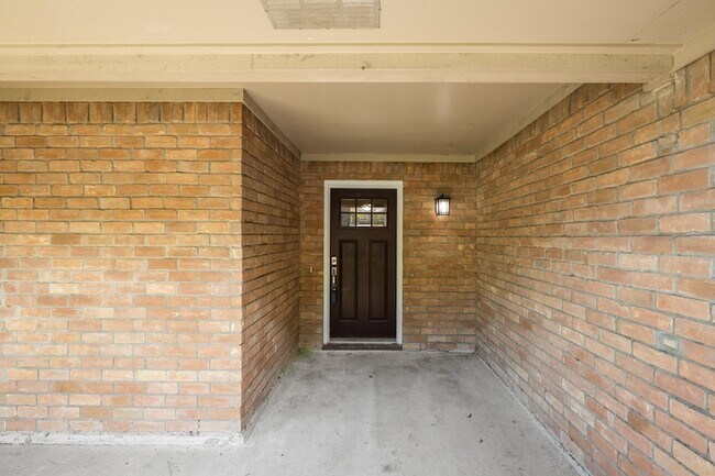 Building Photo - 43 Hickory Oak Dr