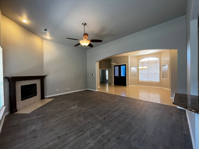 Building Photo - 1011 Drake Dr