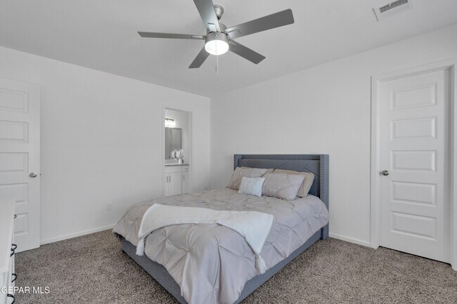 Building Photo - 805 P.º Tranquilo Pl