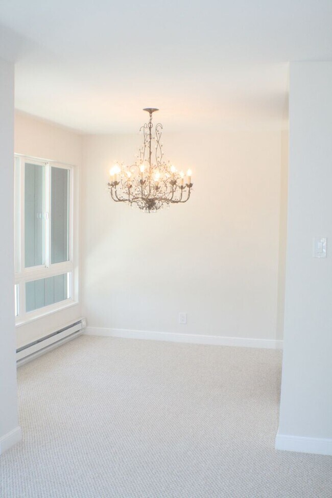 Building Photo - Stunning, large 1 bedroom at Woodlake