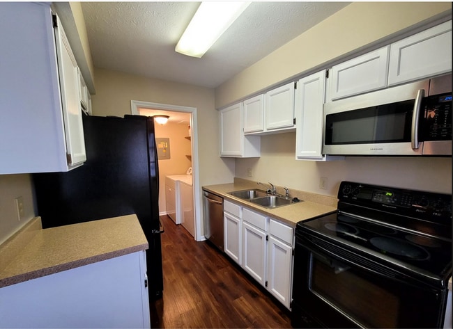 Building Photo - 2 bed 2.5 bath Townhouse condo in Butler Township