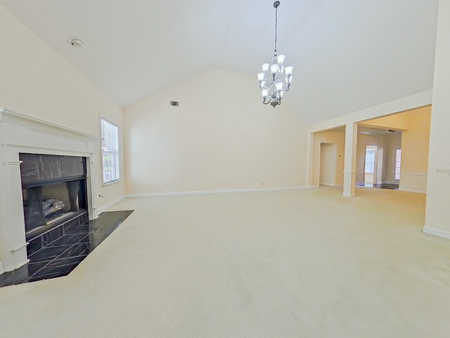 Building Photo - 615 Ventana Dr