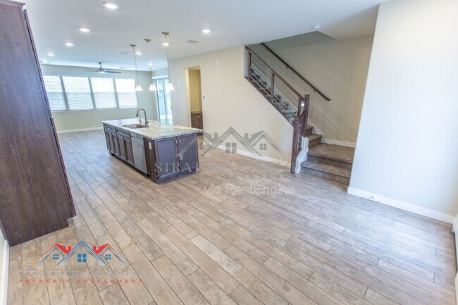 Building Photo - 2095 S Saguaro Dr