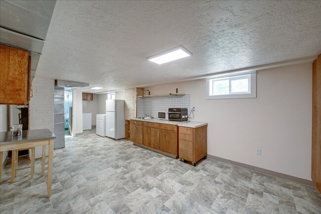 Building Photo - Boise Bench Bliss – Location, Style, and S...