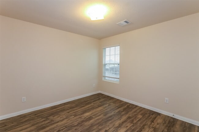 Building Photo - 6046 Peaceful Ridge Dr