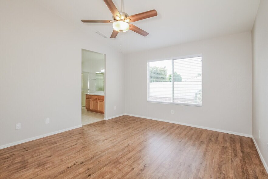 Building Photo - 14446 W Wendover Dr