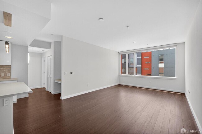 Building Photo - 570 Innes Ave
