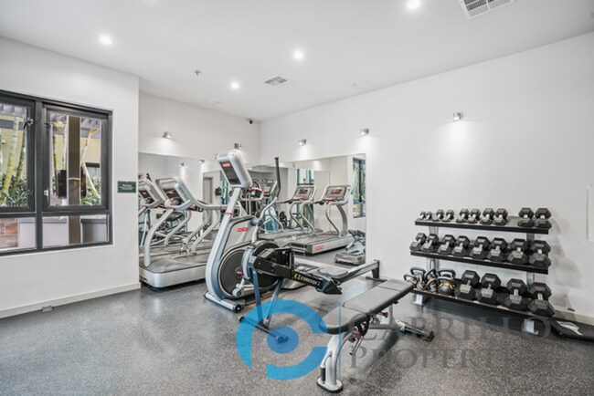 Building Photo - 889 Date St