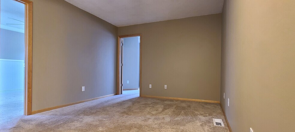 Building Photo - 1620 Hunter Hill Rd