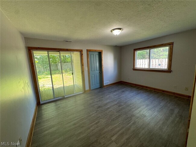 Building Photo - 6380 Woodhawk Dr
