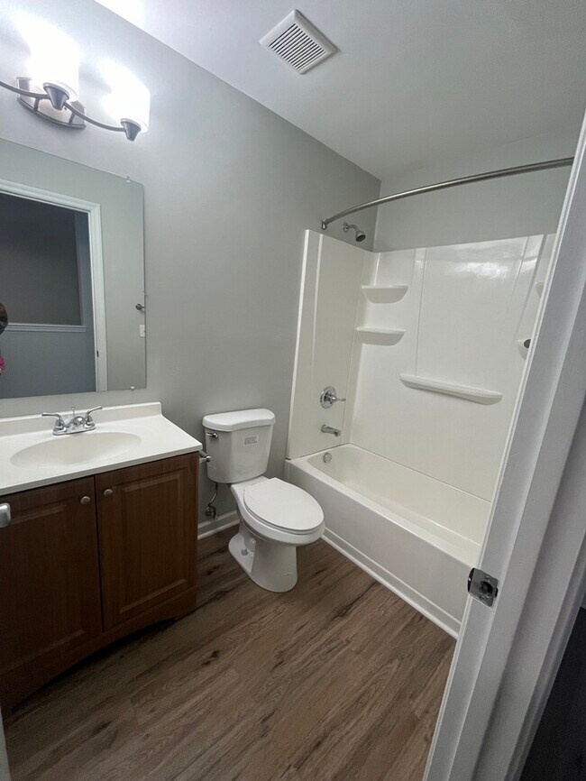 Building Photo - 3-Bedroom Townhome Covington