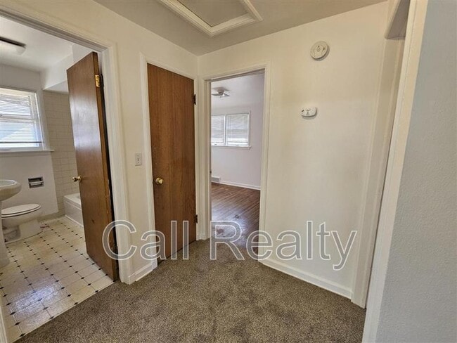 Building Photo - 2338 W Walton Ave
