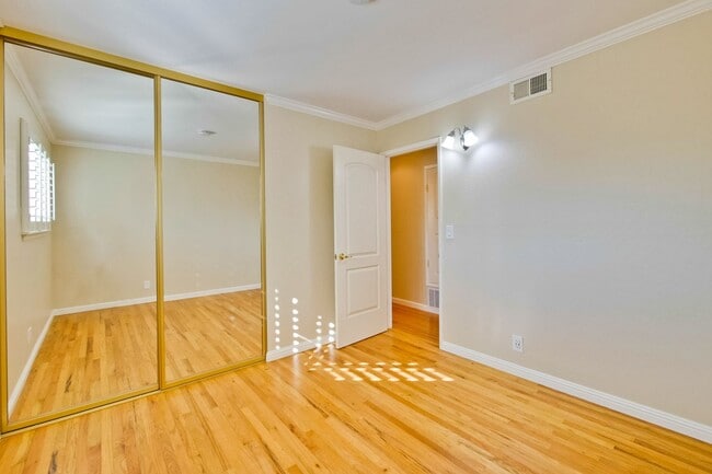 Building Photo - Stylish San Jose Home and Private Yard