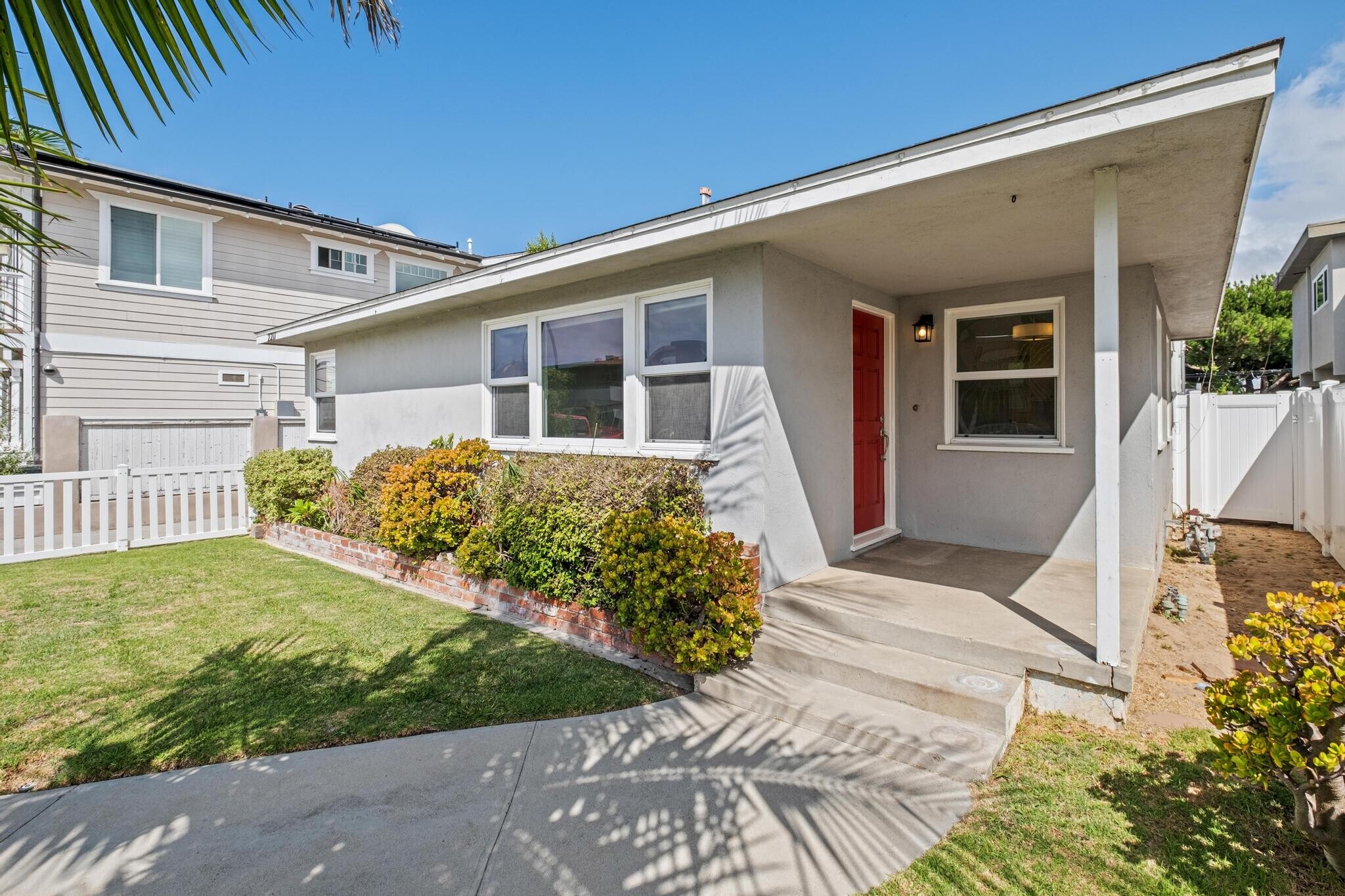 Building Photo - 2211 Nelson Ave