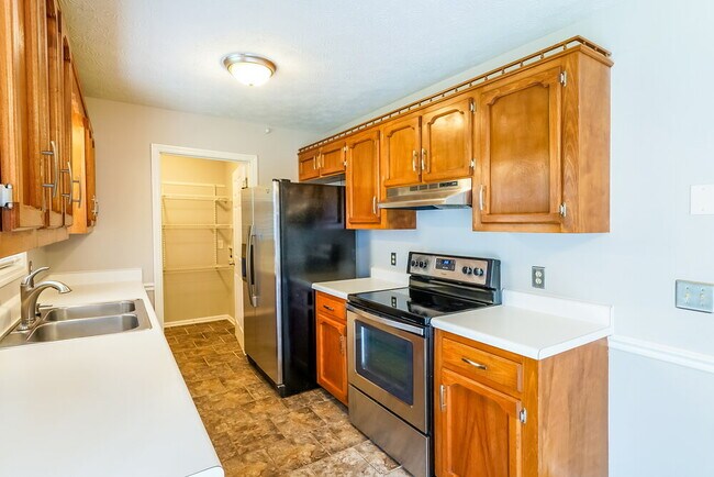 Building Photo - 318 Huntington Dr