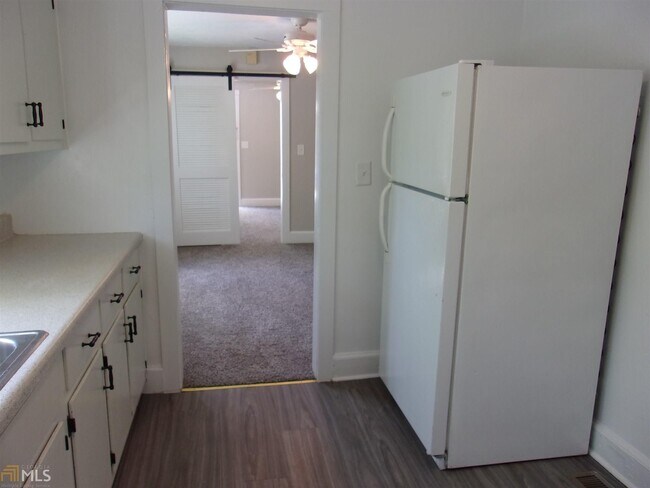 Building Photo - 225 Lowry St NE