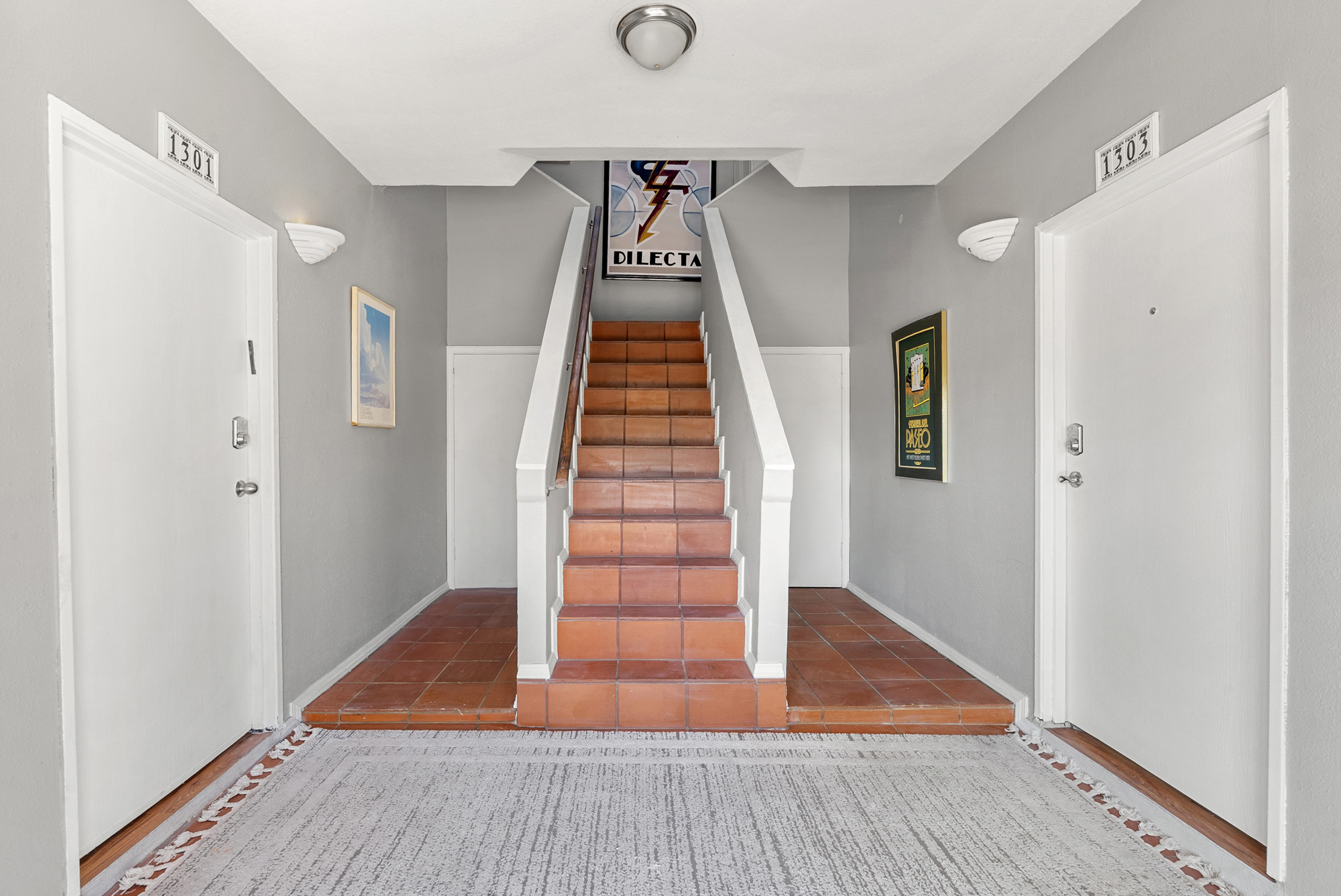 Building Photo - 1301 N Poinsettia Pl