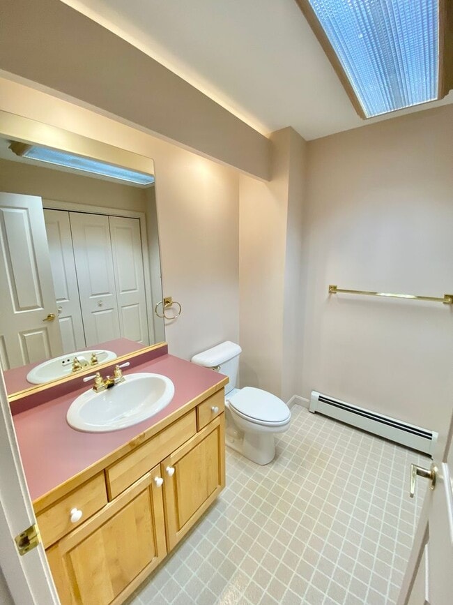 Building Photo - 3 Bedroom 2.5 Bathroom Condo in Williston