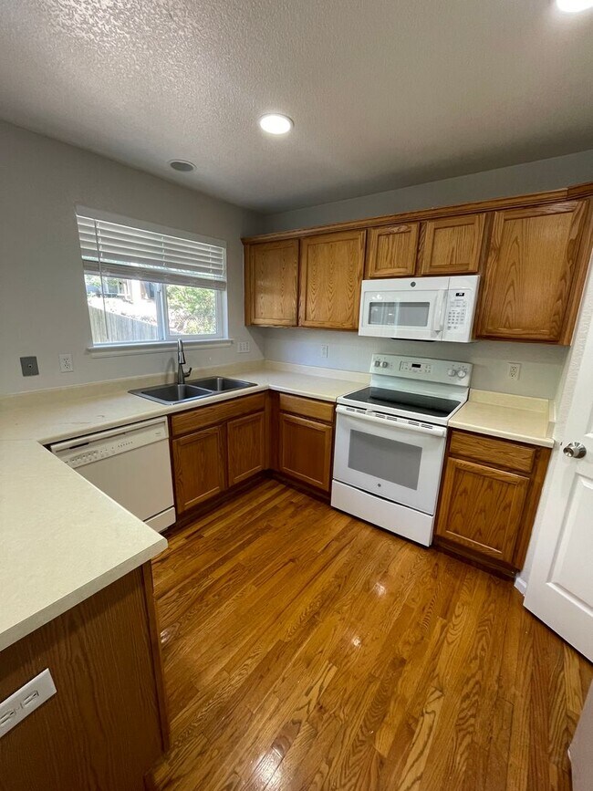 Building Photo - Wonderful Home w/ Breathtaking Mountain View! AVAILABLE 7/5