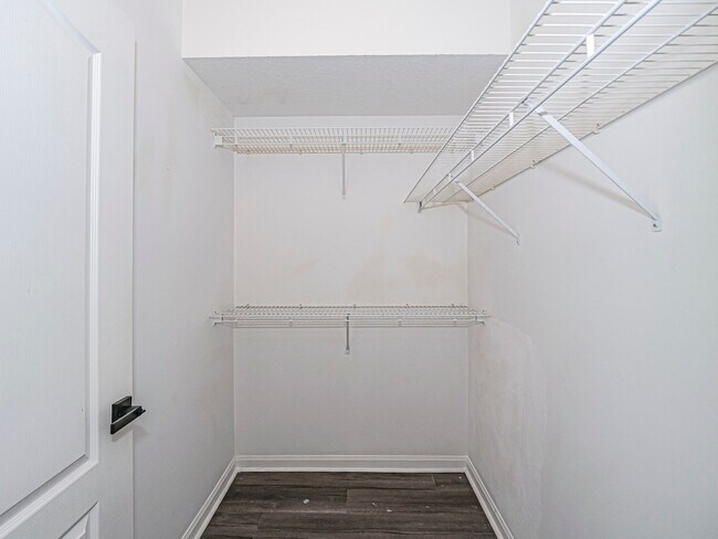 Building Photo - 5090 Fairways Cir