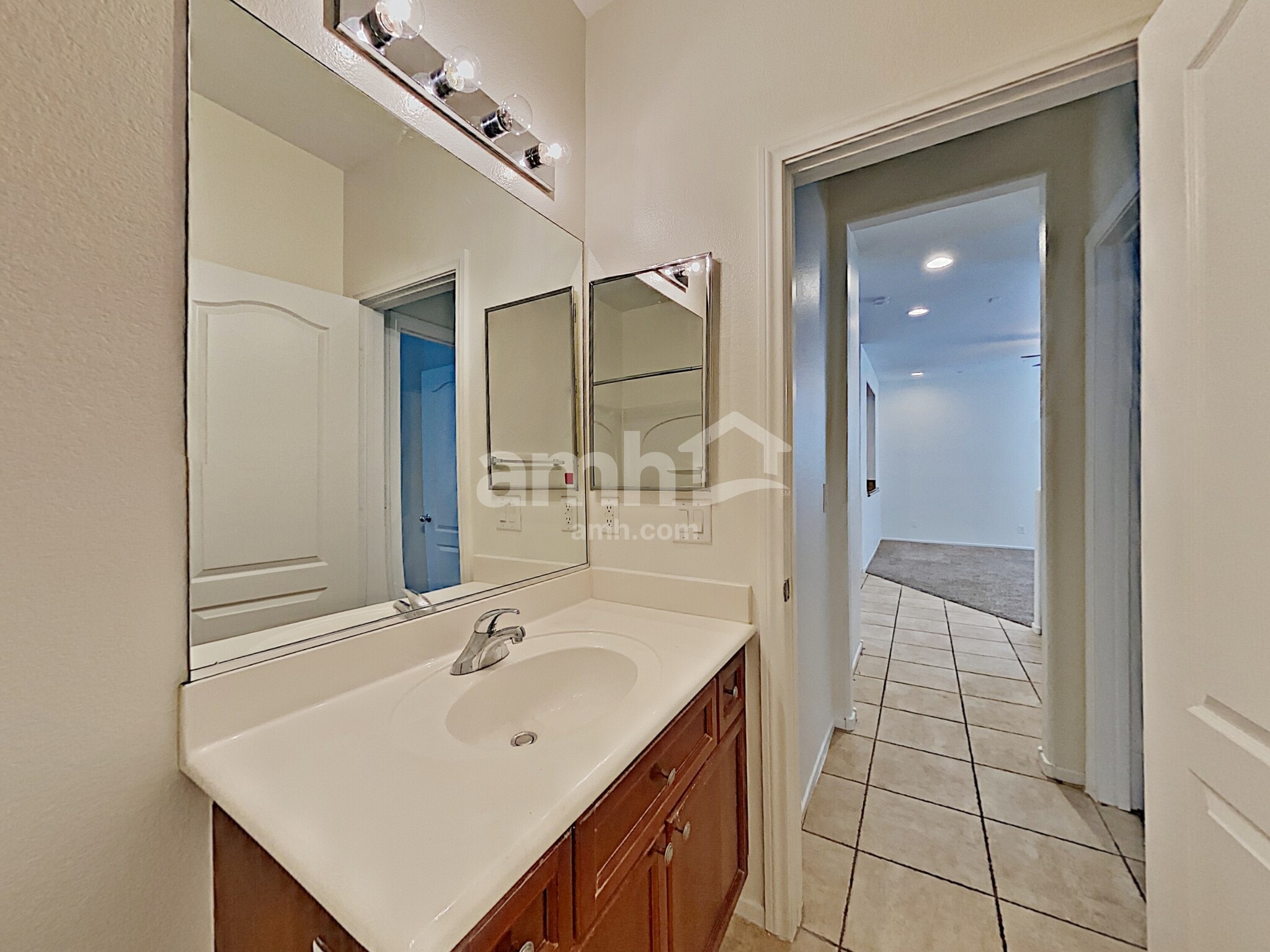 Building Photo - 10580 Elberton Ave