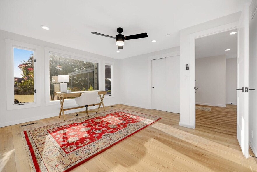 Building Photo - 2890 N Mountain Rd