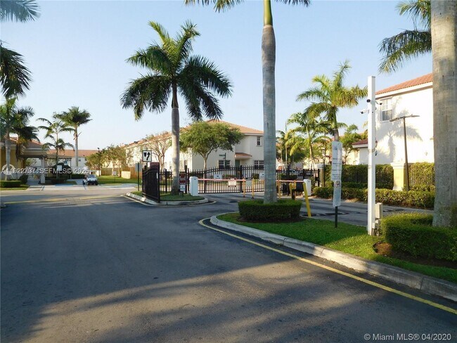 Building Photo - 646 NE 21st Ave