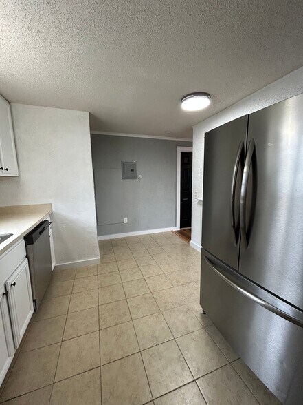 Building Photo - 3175 Culbertson Ave