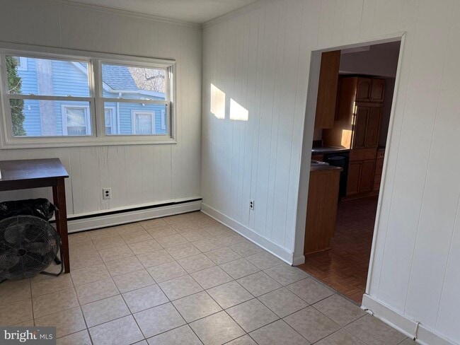 Building Photo - 305 Monument Ave