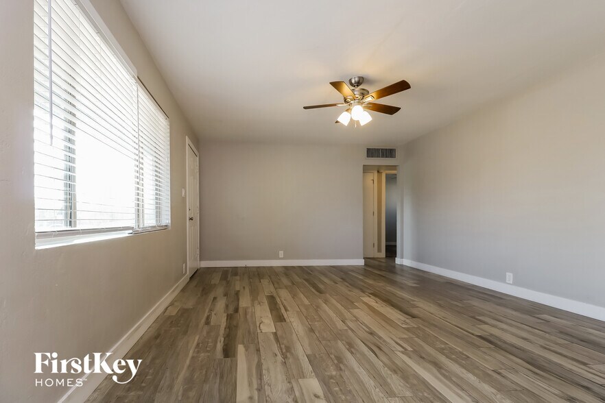 Building Photo - 3605 W San Miguel Ave