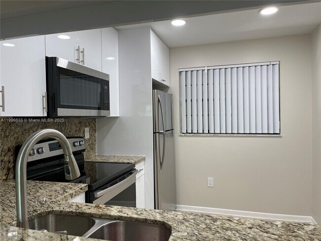 Building Photo - 10815 SW 112th Ave