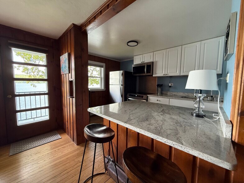 Building Photo - 1228 E Shore Dr