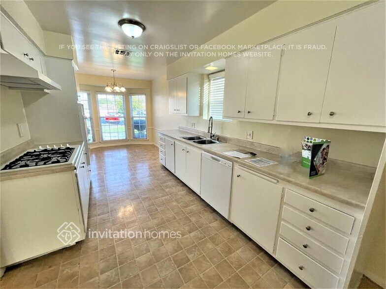 Building Photo - 12801 Zeus Ave