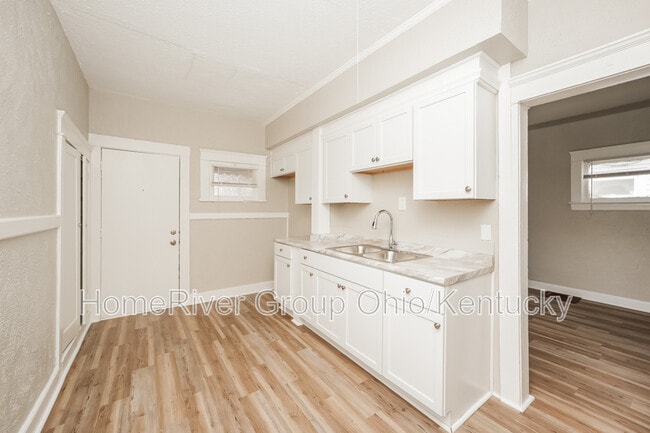Building Photo - 4158 E 119th St
