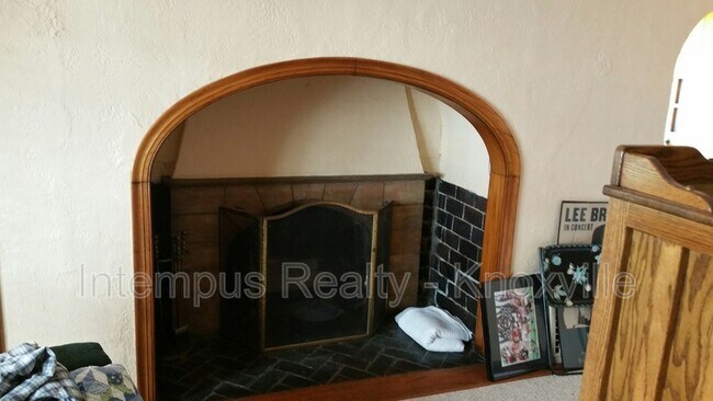 Building Photo - 2103 Fairmont Blvd