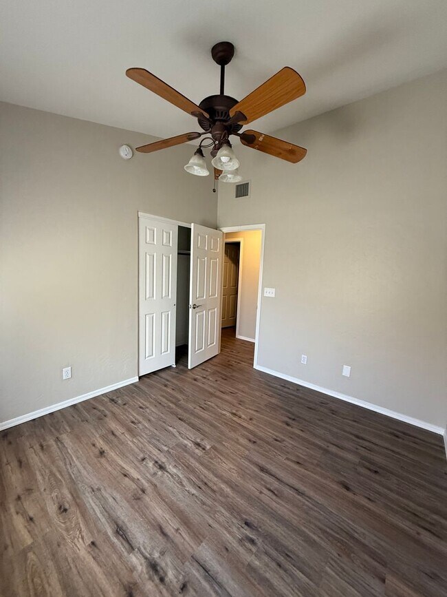 Building Photo - Oro Valley SFH in Gated Community