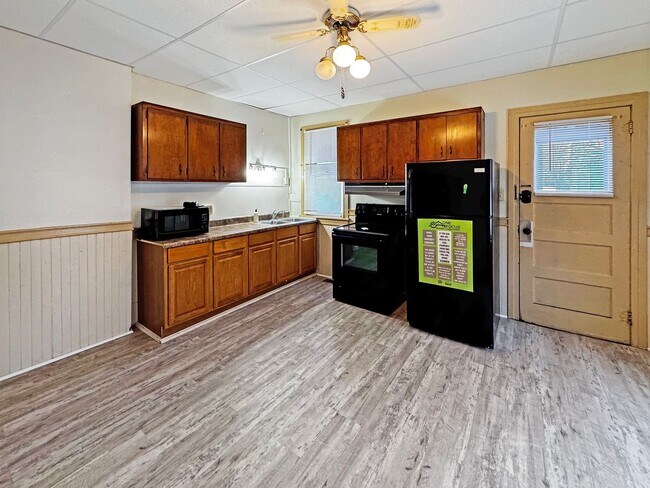 Building Photo - 323-325 Percy St