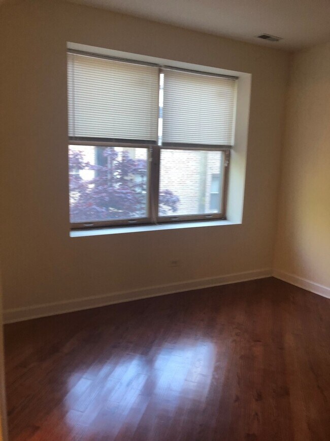 Building Photo - 1533 W Hollywood Ave