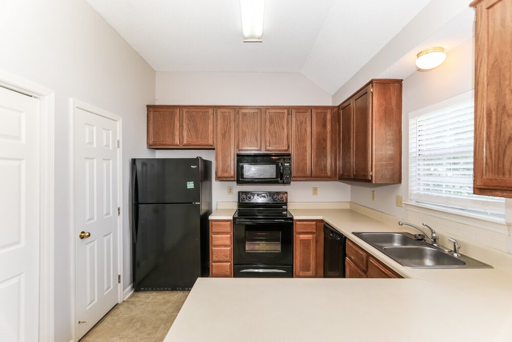 Building Photo - 6664 Laurel Valley Dr