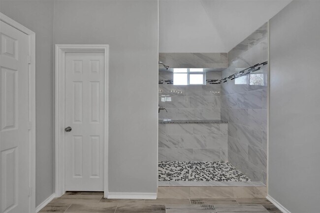 Building Photo - 2306 Piddler Dr