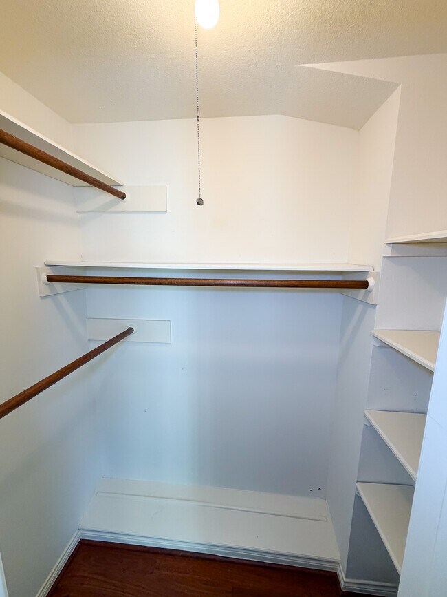 Building Photo - 10723 Elmdale Dr