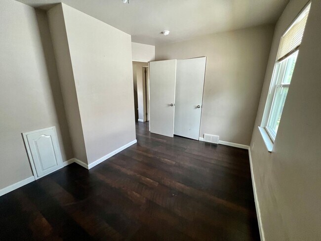 Building Photo - 146 Maplewood Ave