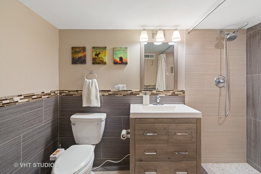 Building Photo - 3018 N Kostner Ave