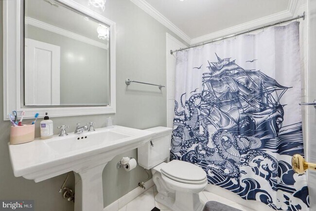 Building Photo - 949 S St NW