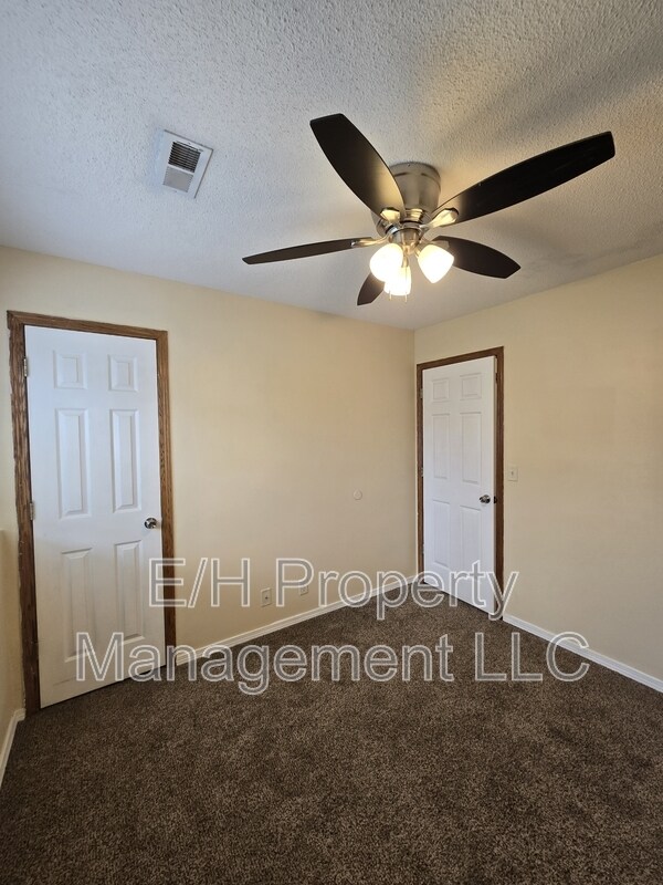 Building Photo - 4460 S Elizabeth Ave