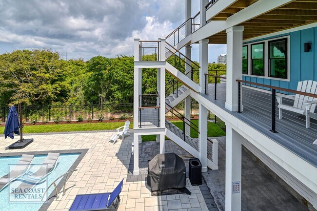 Building Photo - OFF-SEASON MONTHLY RENTAL - IT'S A BIG DILL!!