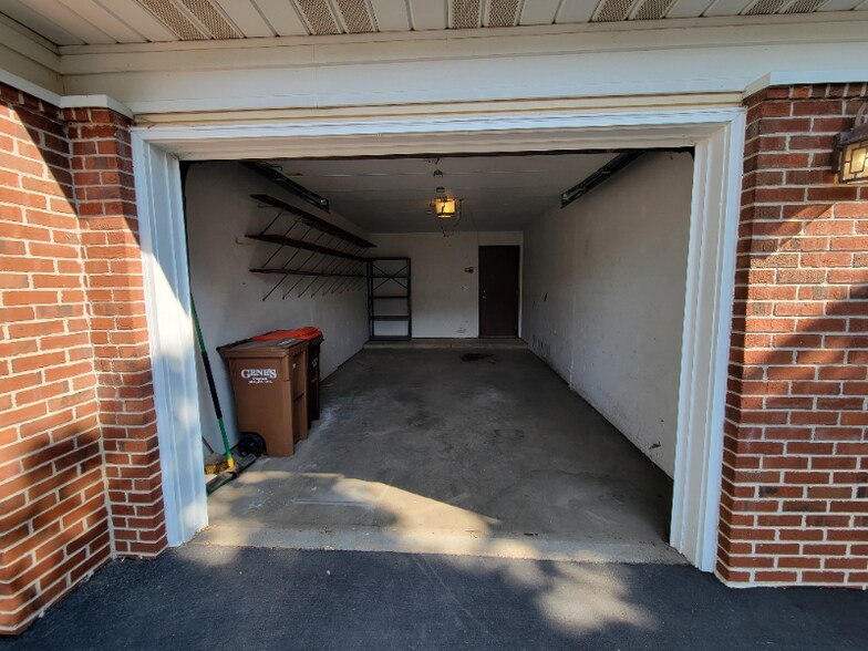 Building Photo - 737 Larpenteur Ave E