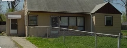 Building Photo - Charming Pet-Friendly Home with AC & In-Unit Laundry in Prime Flint Location - $1300/mo!