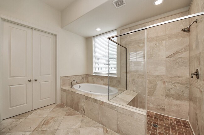 Building Photo - 2061 Fannin Station N